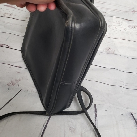 Vintage Coach crossbody bag 9×9 - Picture 3 of 7